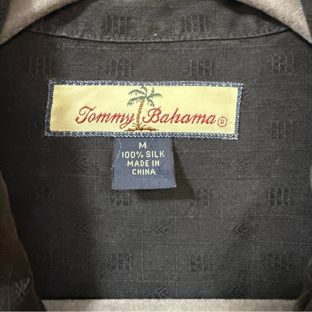 TOMMY BAHAMA “Chairman of the board” black silk camp shirt men’s M embroidered - Picture 4 of 9
